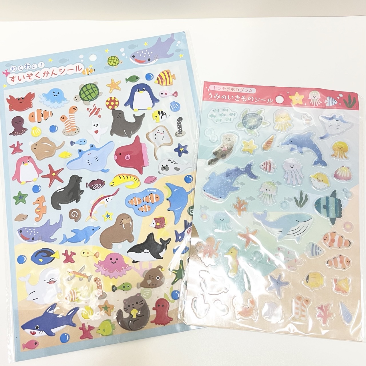 セリアの水族館シール2種類。マシュマロシールとホログラムシール