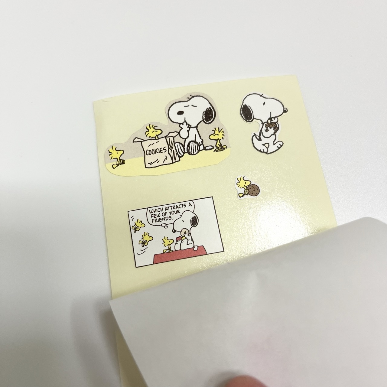 シートに絵柄を並べて剥離紙を戻した状態