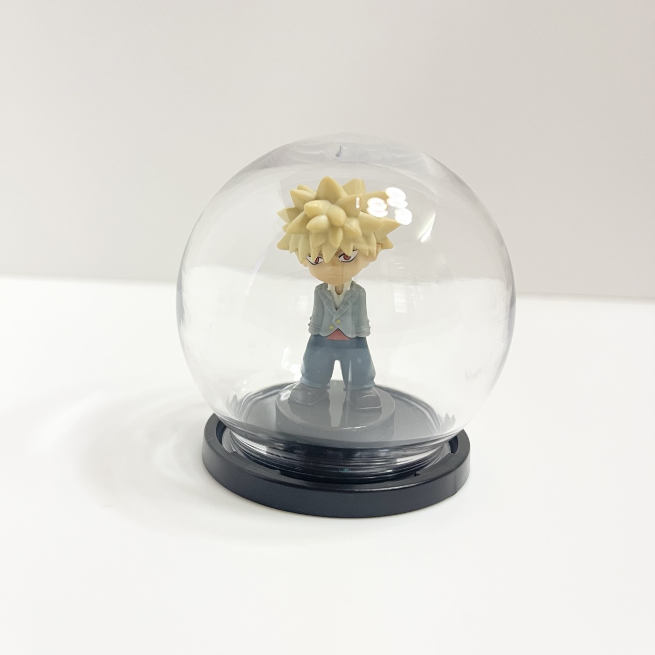 ディスプレイドームにフィギュアを入れた完成形